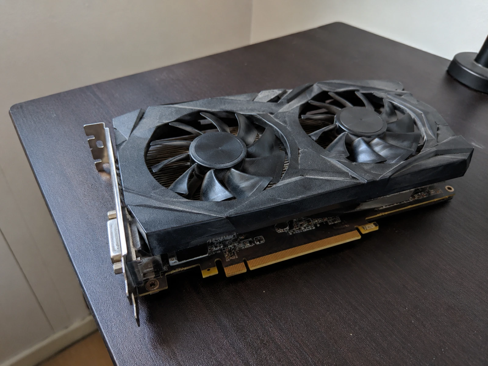 二手 NVIDIA GTX 1650 顯示卡